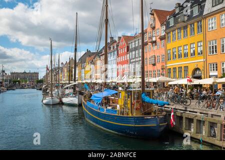 Copenhague Nyhavn, vue sur les quais colorés dans le quartier du port Nyhavn de Copenhague, Danemark. Banque D'Images