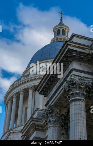 Dome et détail de la capitales des colonnes du Panthéon à Paris, France Banque D'Images