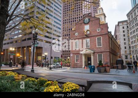 Voir l'historique de l'Old State House dans le centre-ville de Boston sur soirée d'automne Banque D'Images