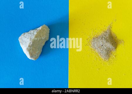 Disque vs soft concept. La pierre et le sable Banque D'Images