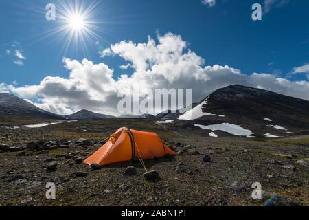 Zelt, Abiskoalpen Ballinvaggi im Tal, Norrbotten, Laponie, Schweden, Juli 2013 Banque D'Images