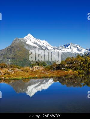 Sommet clé mit Spiegelung des mt. Christina, le parc national de Fjordland, Weltnaturerbe au sud-ouest de la Nouvelle-Zélande, Westkueste Suedinsel, États-Unis ; Februar Banque D'Images