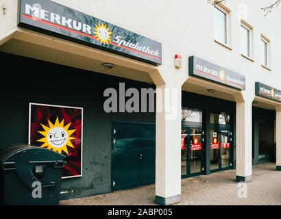 Kehl, Allemagne - 13 déc 2016 : Merkur Spielothek affaires de jeu de jeu dans la partie centrale de ville de Kehl Banque D'Images