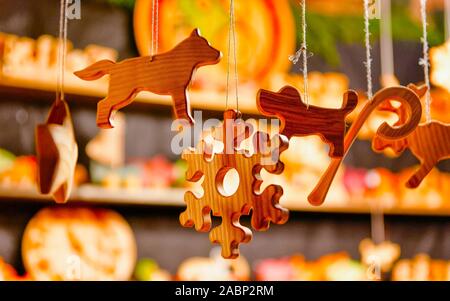 Jouets en bois avec blocage de décorations de Noël réflexe Riga Banque D'Images