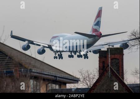 Le village pittoresque de Longford près de l'aéroport de Heathrow, un village qui sera gravement affecté par un projet d'une troisième piste à l'aéroport d'Heathrow à Londres. Banque D'Images