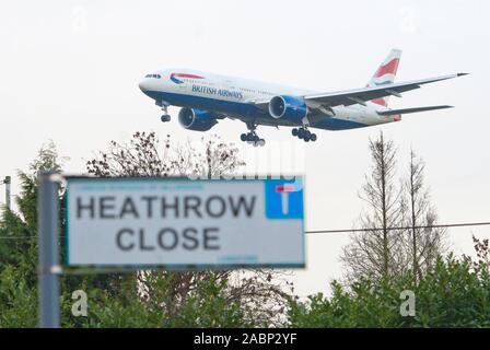 Le village pittoresque de Longford près de l'aéroport de Heathrow, un village qui sera gravement affecté par un projet d'une troisième piste à l'aéroport d'Heathrow à Londres. Banque D'Images