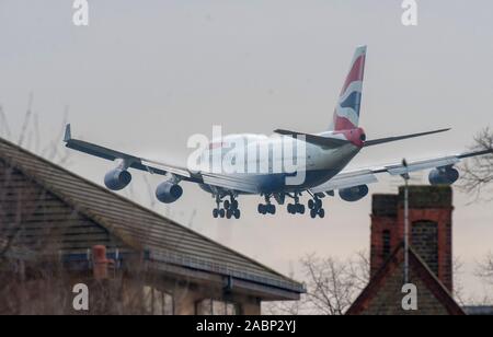 Le village pittoresque de Longford près de l'aéroport de Heathrow, un village qui sera gravement affecté par un projet d'une troisième piste à l'aéroport d'Heathrow à Londres. Banque D'Images