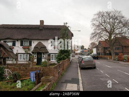 Le village pittoresque de Longford près de l'aéroport de Heathrow, un village qui sera gravement affecté par un projet d'une troisième piste à l'aéroport d'Heathrow à Londres. Banque D'Images