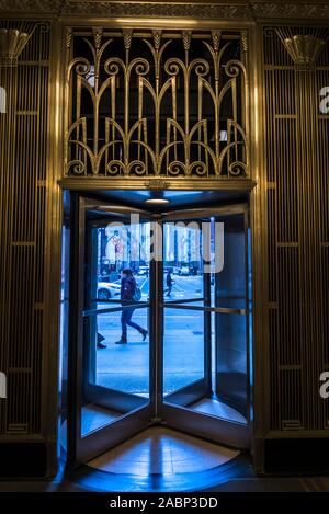 Le hall d'entrée les portes d'entrée avec le grain d'art au Chicago Board of Trade Building, un gratte-ciel de style Art Déco construit en 1930, Chicago, Illinois, États-Unis Banque D'Images