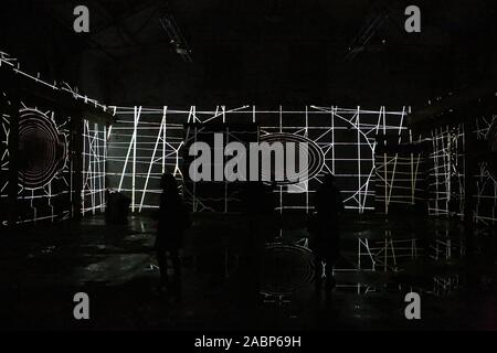 400 Mayflower lance avec allume un feu libre festival à Plymouth, qui s'ouvre aujourd'hui 28 novembre .c'est le début d'une grande année d'art publiques et programme culturel pour commémorer le 400 e anniversaire de l'établissement Mayflower naviguer de Plymouth pour le nouveau monde d'Amérique .manifestations auront lieu dans 13 destinations à travers le Royaume-Uni et à l'étranger aux Pays-Bas et aux États-Unis . Un long de l'année quatre nations programme de commémoration , impliquant le Royaume-Uni, USA, Pays-Bas et Wampanoag unies commémoreront et explorer le 400 e anniversaire du voyage . Banque D'Images