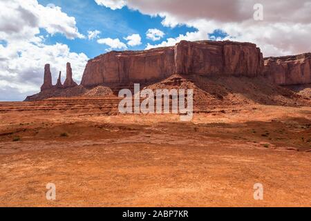 Roches rouges de Monument Valley. Navajo Tribal Park, Utah/Arizona, USA Banque D'Images