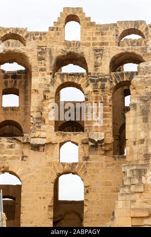 Côté de El Jem, avec est le troisième plus grand amphithéâtre de l'empire romain en Tunisie Banque D'Images