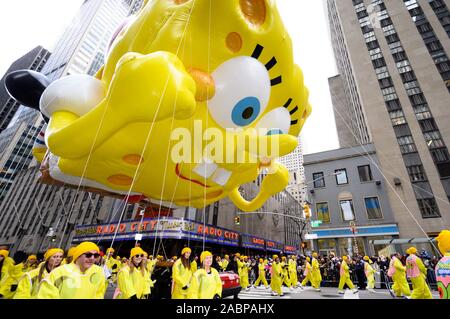 Les aventures de bulle dans le Macy's Thanksgiving Day Parade sur la sixième avenue, près de Radio City Music Hall. Banque D'Images