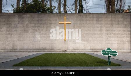 Dublin, Irlande - 13 Février 2019 : Architecture détail de l'Édifice commémoratif de guerre Arbor Hill Memorial pour le paysage urbain du centre-ville historique sur un wint Banque D'Images