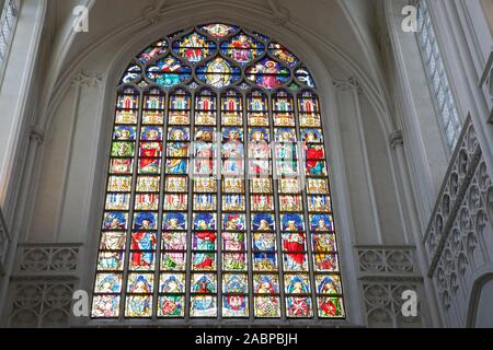 Vitrail, fenêtre de l'église dans la cathédrale de Notre-Dame, Onze-Lieve-Vrouwekathedraal, Anvers, Belgique Banque D'Images