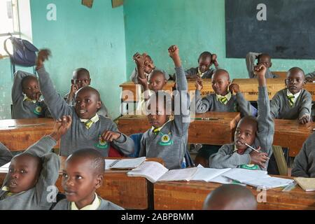 Élèves de la classe l'enseignement à l'école primaire, Mirisa-Academy, Nakuru, Kenya Banque D'Images