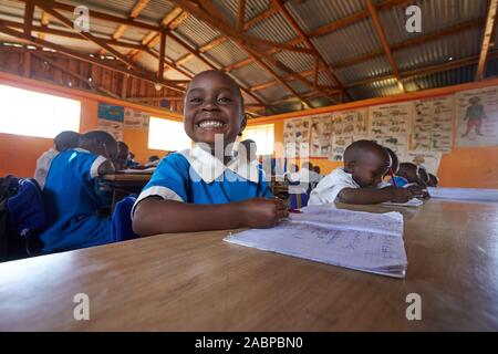 Le préscolaire, les élèves pendant les leçons en classe, Mirisa Academy, Nakuru, Kenya Banque D'Images