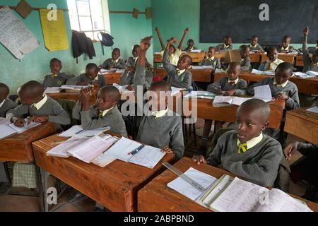 Élèves de la classe l'enseignement à l'école primaire, Mirisa-Academy, Nakuru, Kenya Banque D'Images