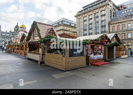Marché de Noël 2019 de Glasgow à George Square Glasgow Ecosse avec des stands Banque D'Images