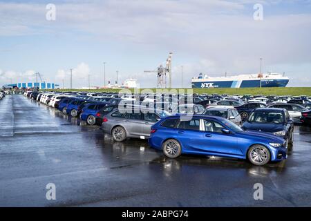 Nouvelle BMW pour exportation au terminal portuaire. Banque D'Images