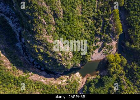 Vue aérienne de la rivière Cuchujaqui monte dans la réserve Mojino avec un écosystème de forêt décidue faible, au sein de la Sierra de Álamos zone de protection de la flore et de la faune de la rivière Cuchujaqui est l'une des 39 zones de protection de la flore et de la faune au Mexique. © (© Photo : LuisGutierrez NortePhoto.com) / vista aerea de Río Cuchujaqui en la Reserva Monte Mojino con ecosistema de selva baja caducifolia, dentro del área de protección de la flore Faune y Sierra de Álamos Río Cuchujaqui 39 es una de las áreas de protección de flora y fauna de México. (© © Foto : LuisGutierrez NortePhoto.com) / Banque D'Images