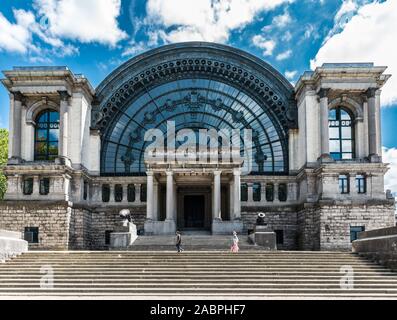 Bruxelles/ Belgique - 07 03 2019 : façade du Musée royal de l'Armée et d'Histoire Militaire Banque D'Images