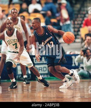 Washington Wizards Chris Whitney dans match de basket-ball action contre les Boston Celtics au Fleet Center de Boston MA USA Saison 1999-2000 photo bill belknap Banque D'Images