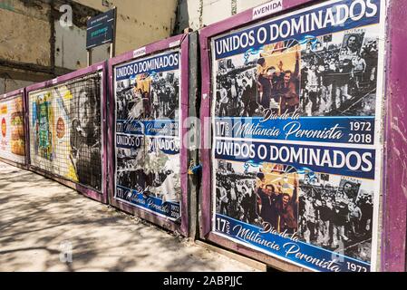 Buenos Aires, Argentine - 18 novembre 2018 : des affiches à l'anniversaire Justicialism Banque D'Images