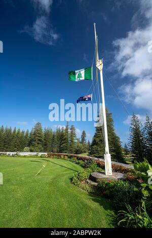 L'île Norfolk et drapeaux de l'Australie à l'Hôtel du Gouvernement à Kingston et d'Arthur's Vale secteur historique. La Cité parlementaire est l'un des onze sites ma Banque D'Images