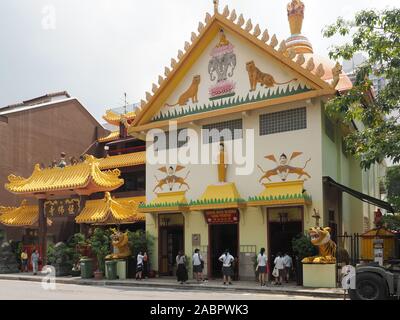 Vue sur le temple de Gaya du Bouddha Sakya muni dans le quartier de Little India à Singapour Banque D'Images