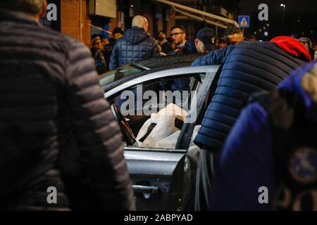 Naples, Campanie, Italie. 28 Nov, 2019. Le 28/11/2019 Naples, la camorra revient à tirer, tuant jeune homme de 29 ans lorsqu'il est rentré à la maison pour deux tueurs qui étaient en attente pour lui. La victime a donné le nom Alessandro Napolitano et est mort sur place en raison du grand nombre de rafale de balles sur son visage. Crédit : Fabio Sasso/ZUMA/Alamy Fil Live News Banque D'Images