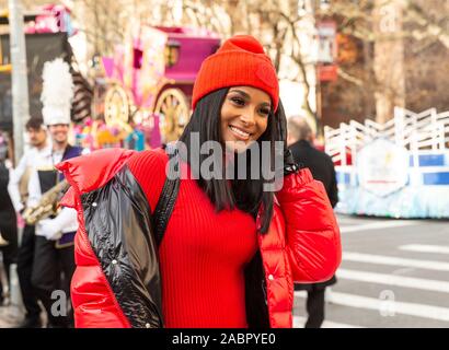 New York, NY - 28 novembre 2019 : 93e assemblée annuelle de Ciara assiste à Macy's Thanksgiving Day Parade seul Central Park West Banque D'Images