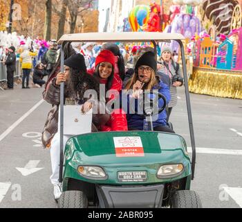 New York, NY - 28 novembre 2019 : 93e assemblée annuelle de Ciara assiste à Macy's Thanksgiving Day Parade seul Central Park West Banque D'Images