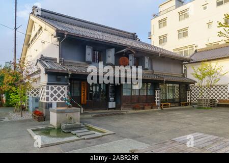 Matsumoto, Japon - 1 octobre 2019 : voir l'amour d'un vieux bâtiment de la brasserie, dans le quartier historique de Nakamachi, avec les habitants et visiteurs, à Matsumoto, Banque D'Images