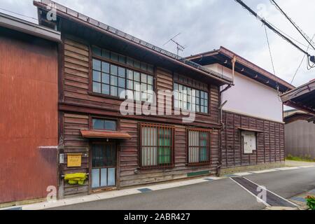 Takayama, Japon - 2 octobre, 2019 : Avis de maisons japonaises traditionnelles dans l'ancien canton de Takayama, Japon Banque D'Images