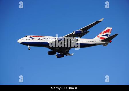 British Airways Boeing 747 Queen of the Skies à l'approche de l'aéroport international O'Hare de Chicago après son vol de Londres Heathrow. Banque D'Images