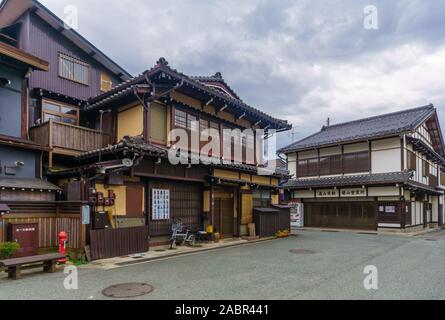 Takayama, Japon - 2 octobre, 2019 : Avis de maisons japonaises traditionnelles dans l'ancien canton de Takayama, Japon Banque D'Images