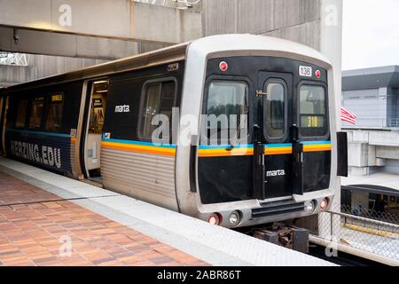 Atlanta, USA. Nov 8, 2019. MARTA, ou le Metropolitan Atlanta Rapid Transit Authority, train vu à l'aéroport international Hartsfield-Jackson d'Atlanta. Crédit : Alex Tai SOPA/Images/ZUMA/Alamy Fil Live News Banque D'Images