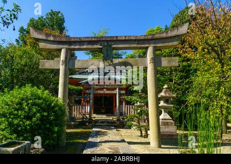 Kyoto, Japon - 10 octobre 2019 - Vue d'un temple shintoïste près du temple Sanjusangen-do, à Kyoto, Japon Banque D'Images