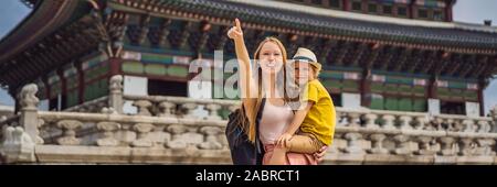 Mère et fils les touristes à Séoul, Corée du Sud. Voyage Corée du concept. Voyager avec des enfants concept bannière, format long Banque D'Images