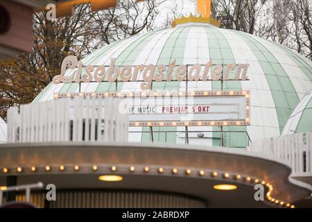 Göteborg, Suède. 2e Nov, 2019. Logo Lisebergsteatern vu à la porte d'entrée de la Scandinavie, le plus grand parc d'attractions situé à Göteborg. Le parc propose l'aventure, de la musique, des jeux, de la bonne nourriture et de beaux jardins. Credit : Karol Serewis SOPA/Images/ZUMA/Alamy Fil Live News Banque D'Images