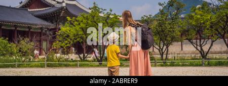 Mère et fils les touristes à Séoul, Corée du Sud. Voyage Corée du concept. Voyager avec des enfants concept bannière, format long Banque D'Images