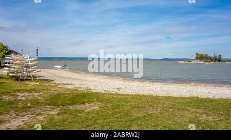 Impression ensoleillée au lac de Neusiedl près de Podersdorf am See Burgenland en Autriche Banque D'Images