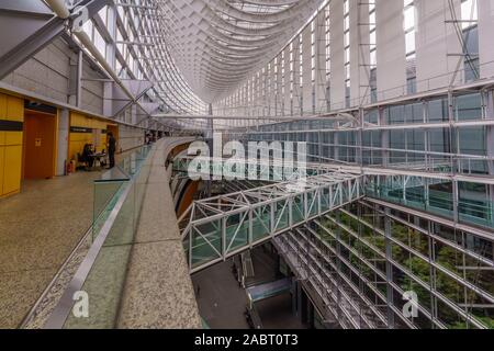 Tokyo, Japon - 19 octobre 2019 : vue sur le Tokyo International Forum, avec les visiteurs, à Tokyo, Japon Banque D'Images
