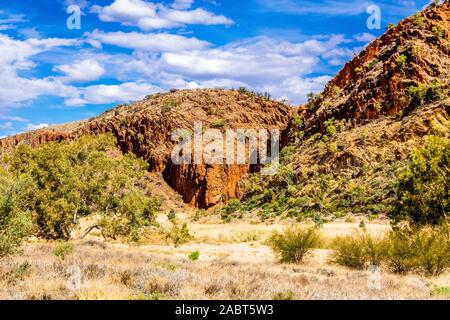 Glen Helen Gorge est une partie de la West MacDonnell Ranges dans une partie reculée du territoire du Nord en Australie centrale. Banque D'Images