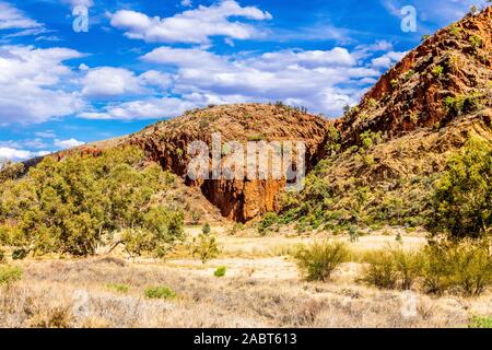 Glen Helen Gorge est une partie de la West MacDonnell Ranges dans une partie reculée du territoire du Nord en Australie centrale. Banque D'Images