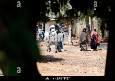 Les femmes musulmanes portant le hijab vêtements traditionnel arabe. Lome. Le Togo. Banque D'Images