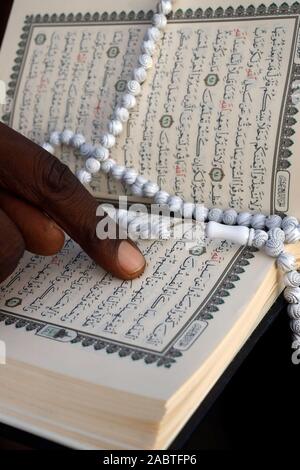 Perles de prière islamique et le Coran. Le Togo. Banque D'Images