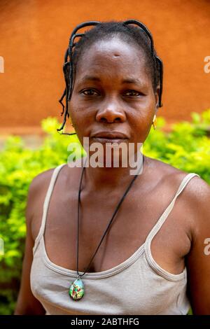 Oasis de l'amour, un centre catholique pour handicapés mentaux dans la région de Kpalimé, au Togo. Mère d'une personne handicapée. Banque D'Images