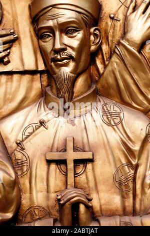 Basilique Notre Dame de La Vang. Prêtre vietnamien. La Vang. Le Vietnam. Banque D'Images